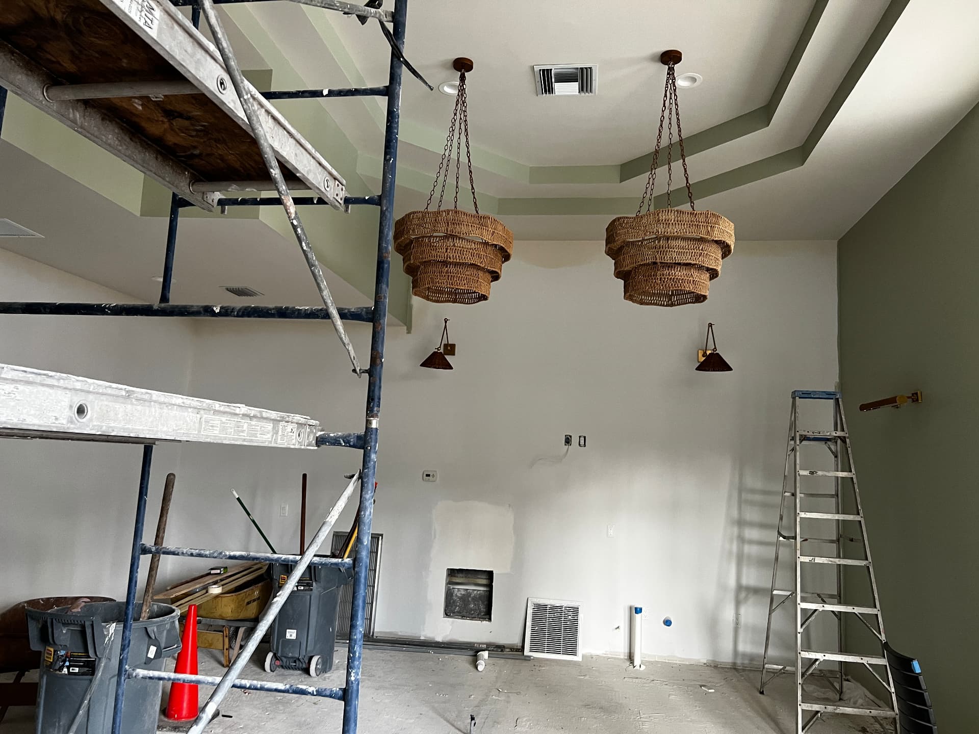 Great room ceiling detail and lighting